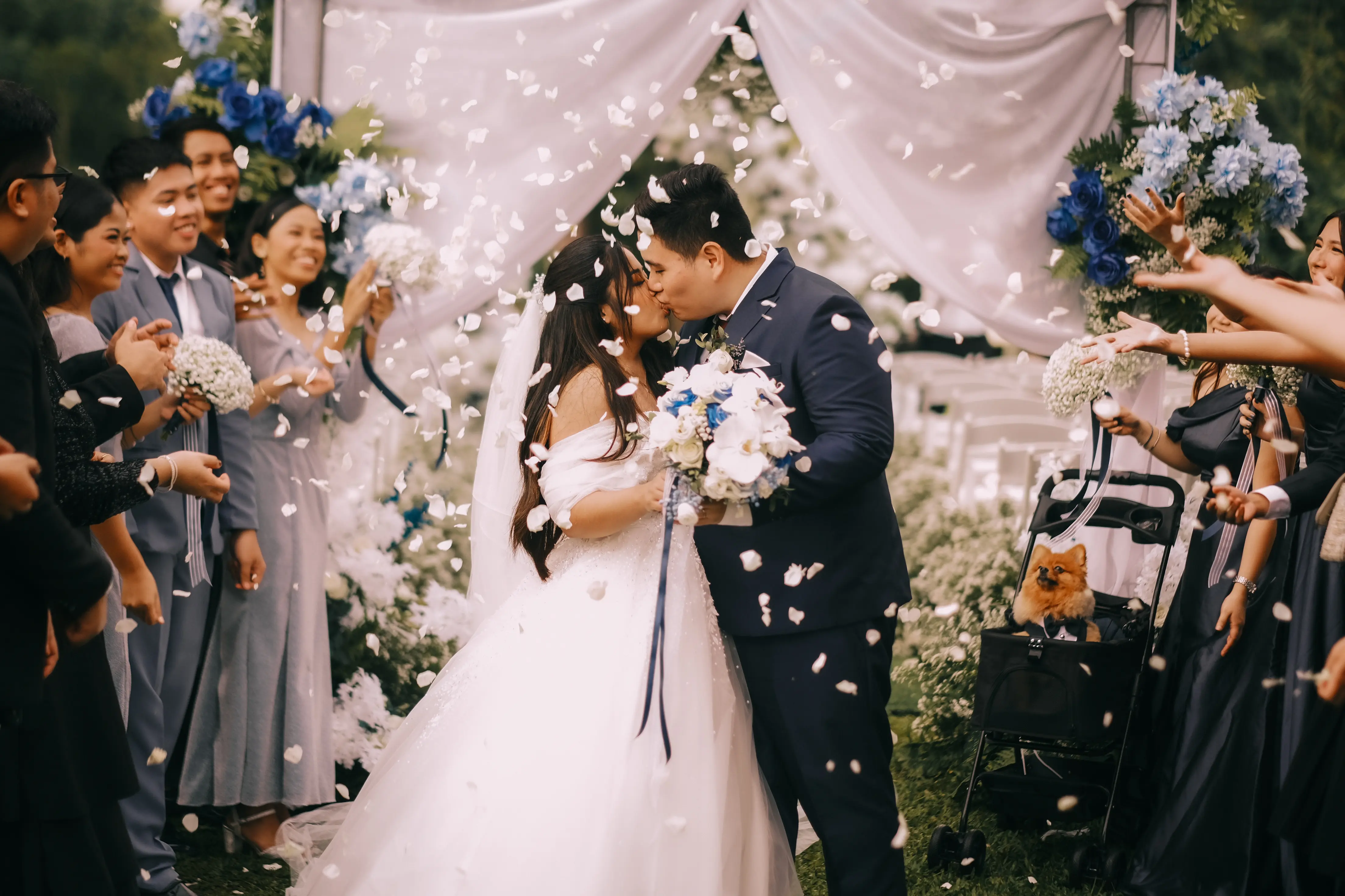 fran and luisa photo where they shared a kiss in front of people throwing flowers